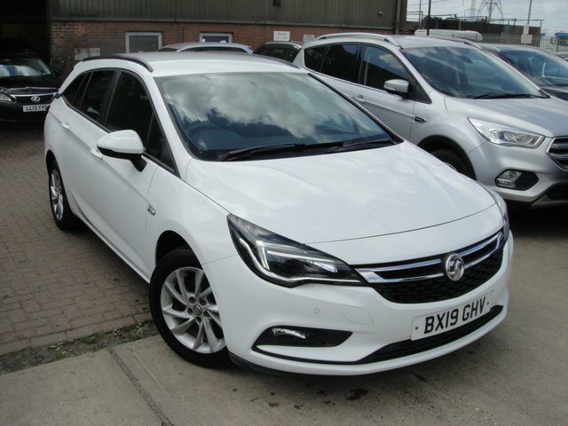 Compare Vauxhall Astra Design BX19GHV White