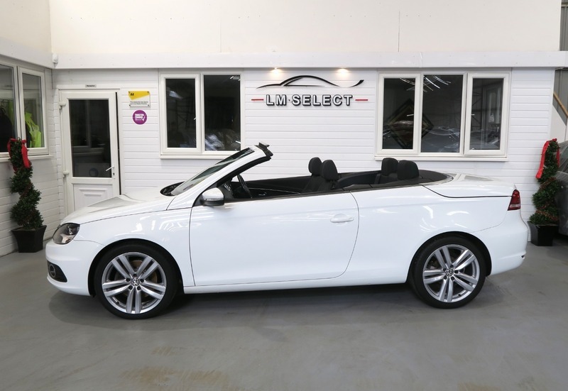 Compare Volkswagen EOS Sport Tdi Bluemotion Technology DE15XBG White