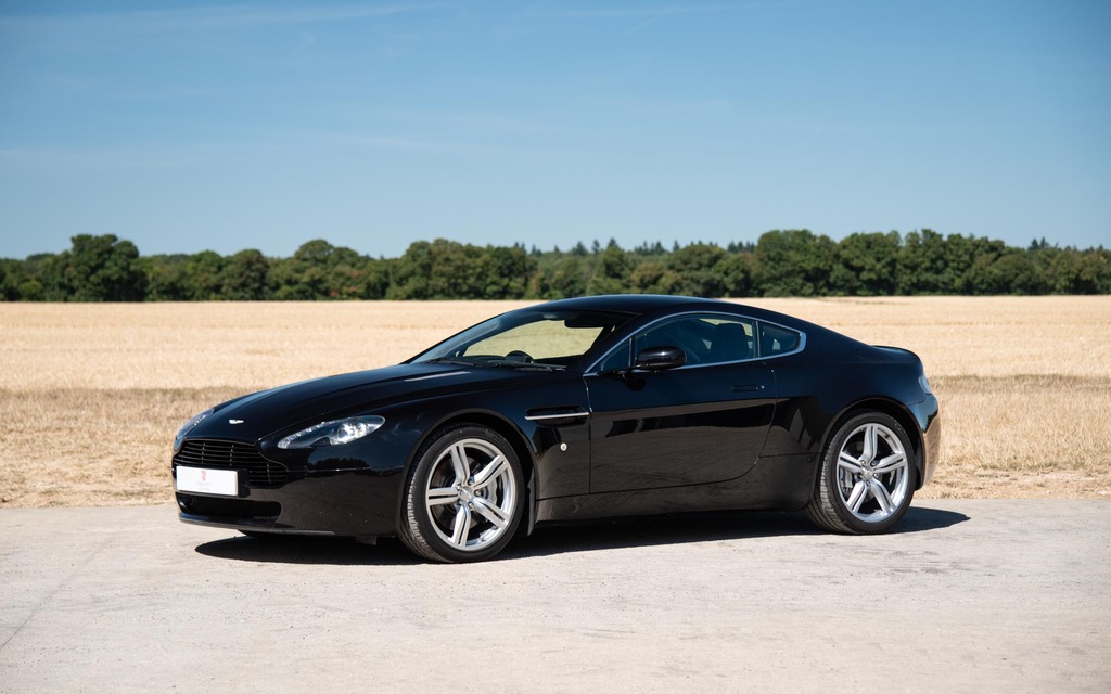 Compare Aston Martin V8 Vantage 4.7  